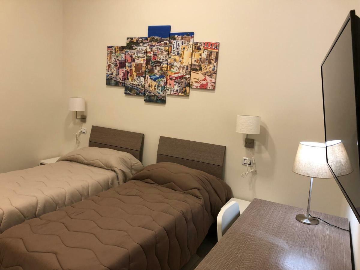 B&B La Dimora Del Conte เนเปิลส์ ภายนอก รูปภาพ