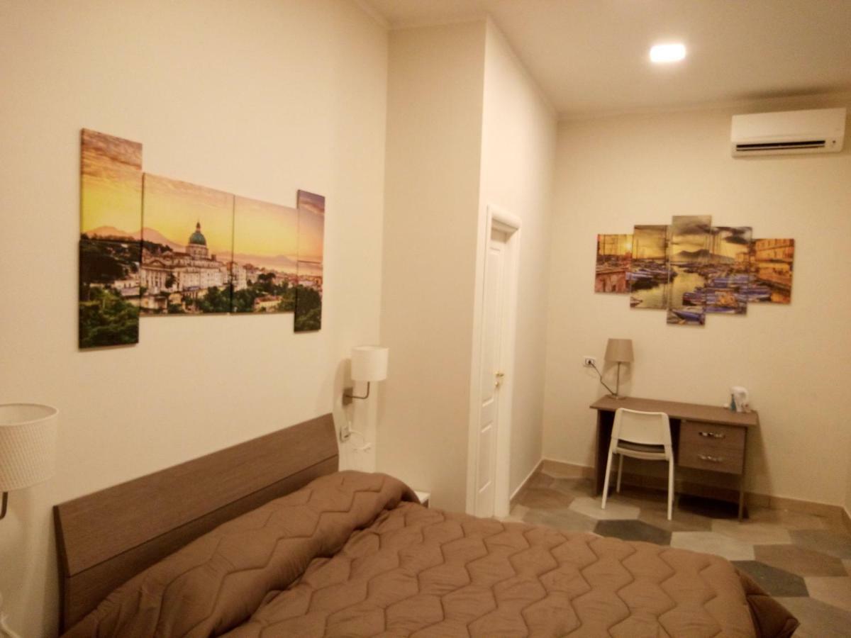 B&B La Dimora Del Conte เนเปิลส์ ภายนอก รูปภาพ