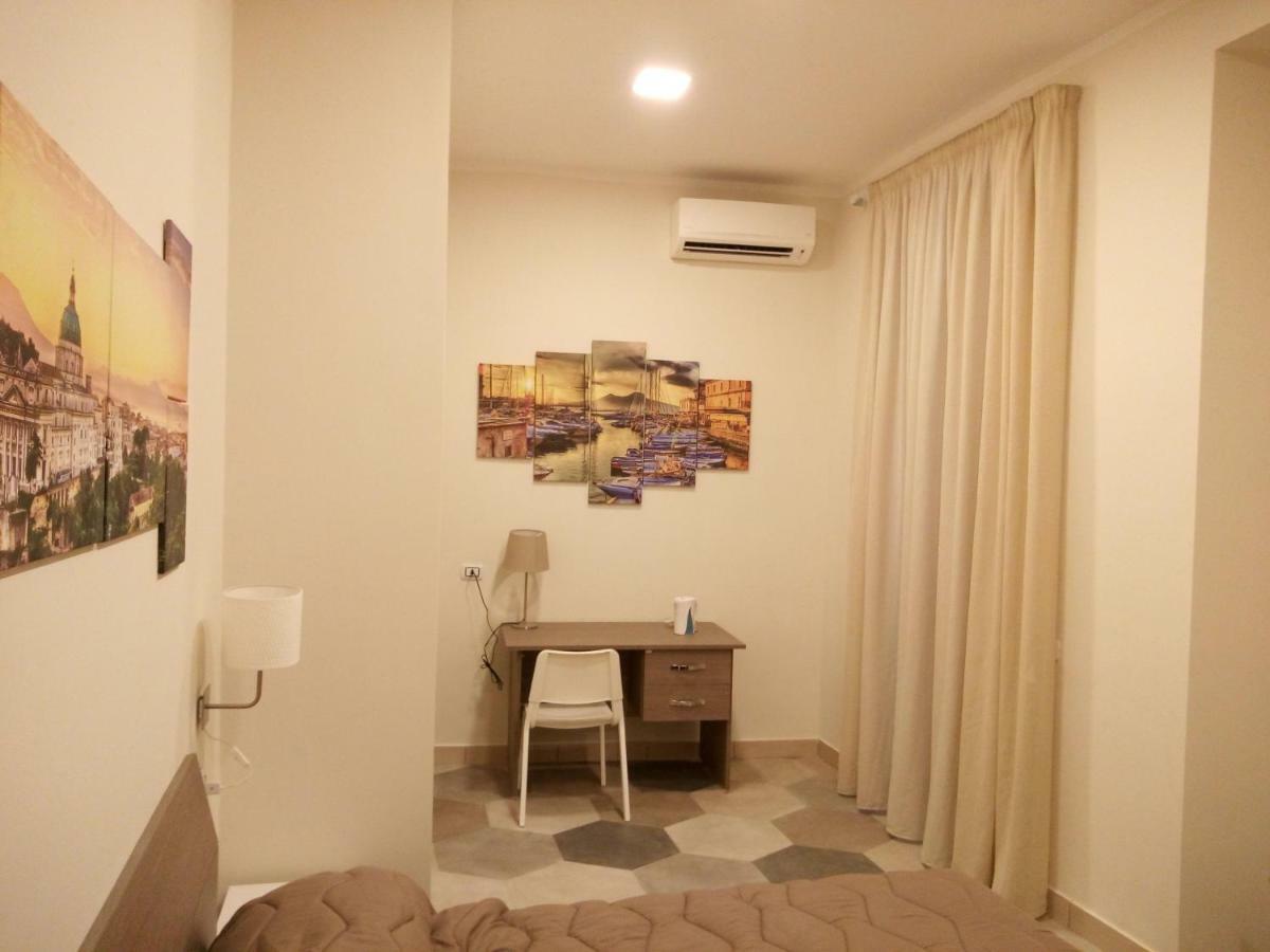 B&B La Dimora Del Conte เนเปิลส์ ภายนอก รูปภาพ