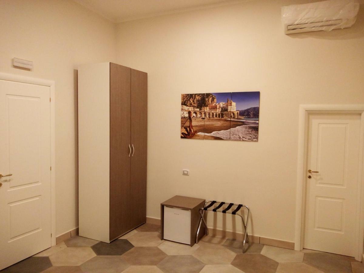 B&B La Dimora Del Conte เนเปิลส์ ภายนอก รูปภาพ