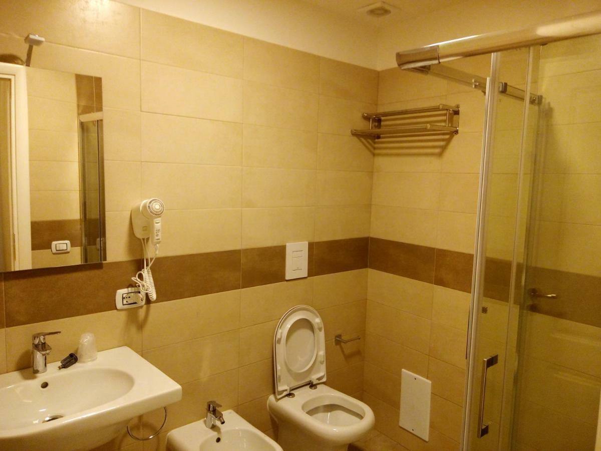 B&B La Dimora Del Conte เนเปิลส์ ภายนอก รูปภาพ