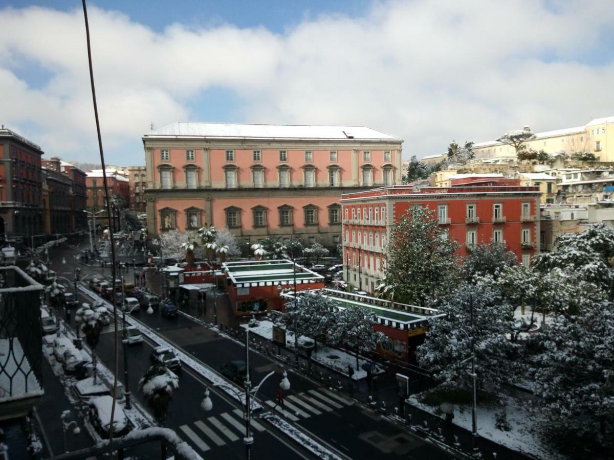 B&B La Dimora Del Conte เนเปิลส์ ภายนอก รูปภาพ